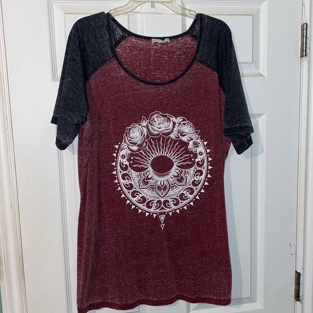 3 FOR $30 DEAL 💥Rose Shirt